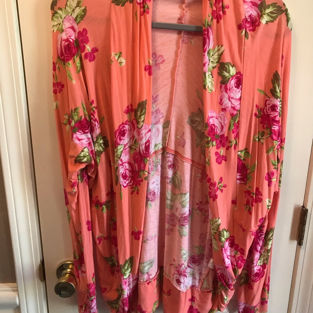 Beautiful floral wrap cardigan~Large